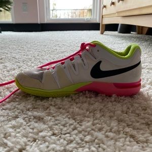 NIKE TENNIS SHOES 💥